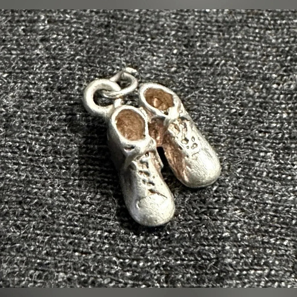 Sterling Silver Lace Up Baby Shoes Charm - Picture 1 of 2
